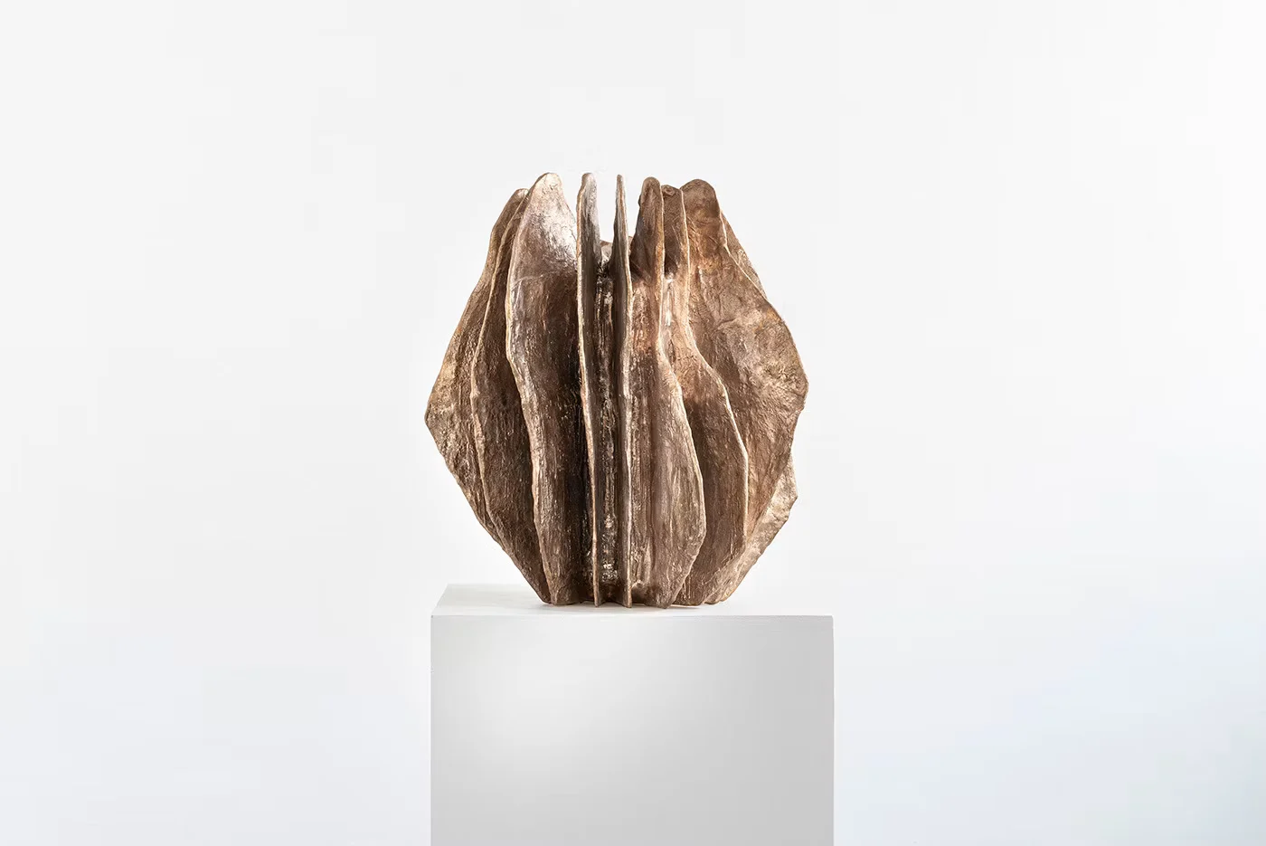 Intimate Bond, de Arik Levy. Vista de la exposición en Marquesa Gallery