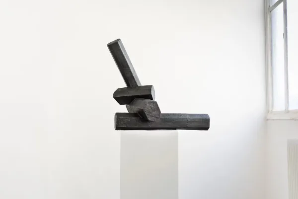 Intimate Bond, de Arik Levy. Vista de la exposición en Marquesa Gallery