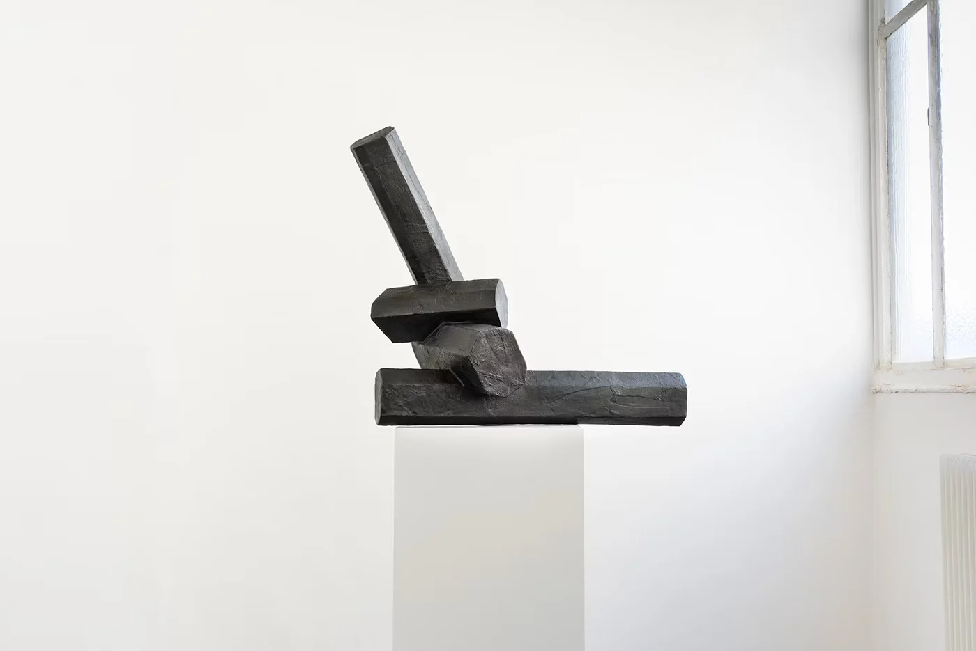 Intimate Bond, de Arik Levy. Vista de la exposición en Marquesa Gallery