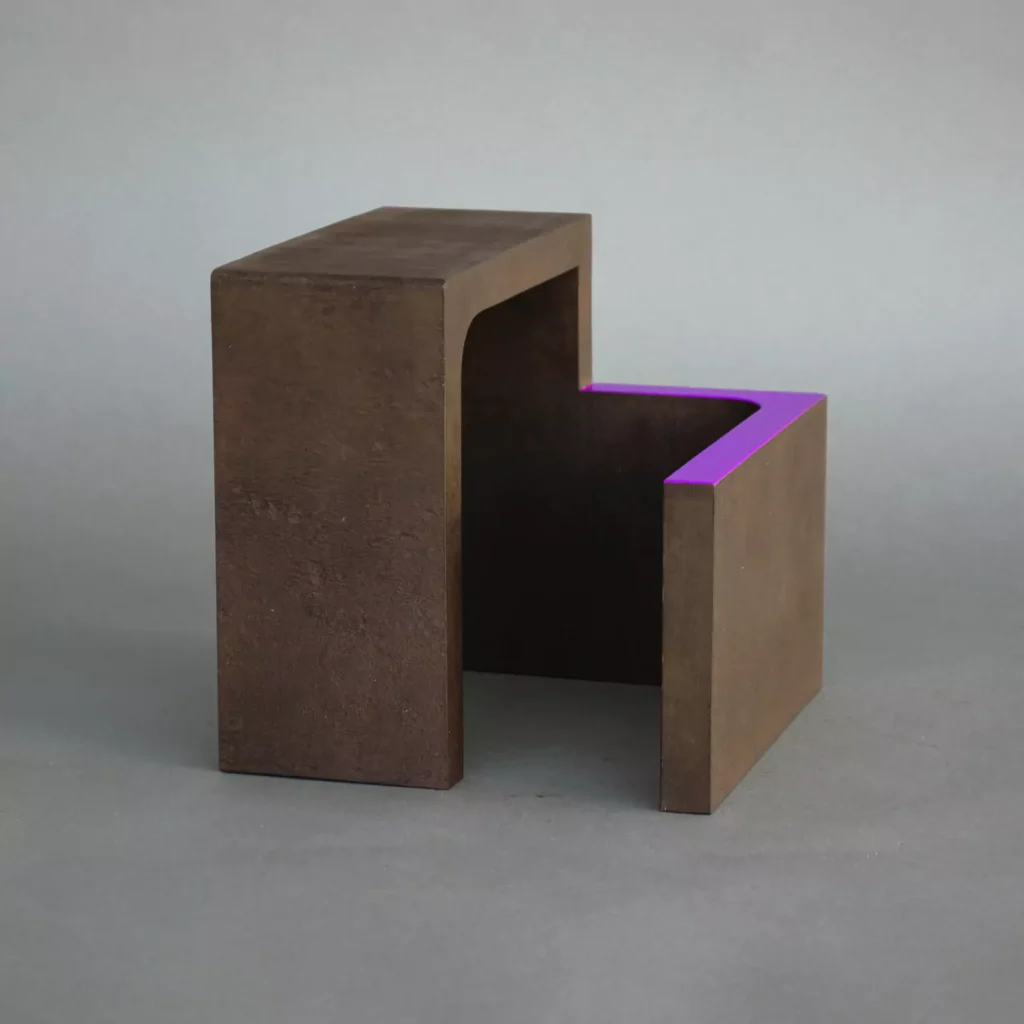 Escultura de Candela Muniozguren Contenedor Línea Rosa 03 15 x 15 x 15 cm. Acero oxidado y lacado 2024.