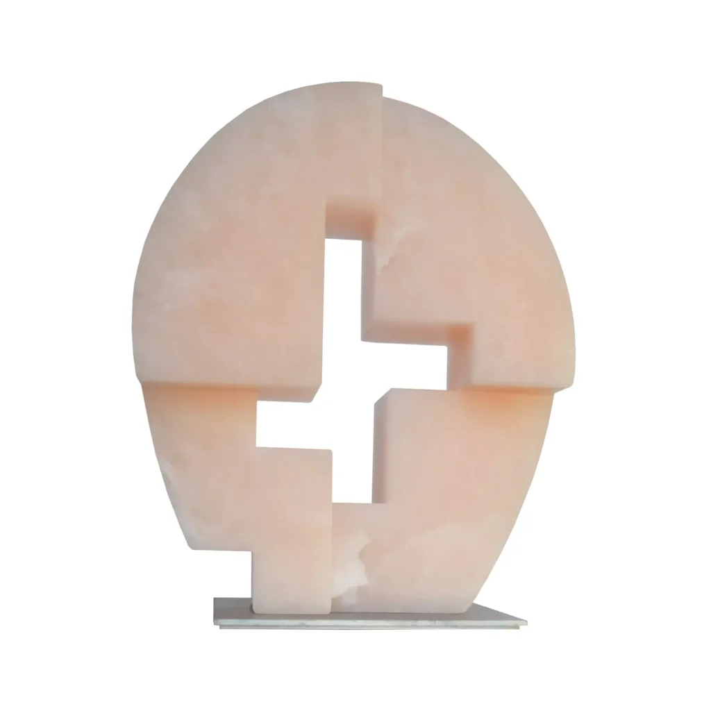 Escultura de Borja Barrajón Ocaso - 39 x 32 x 15 cm. alabastro rosa 2024.