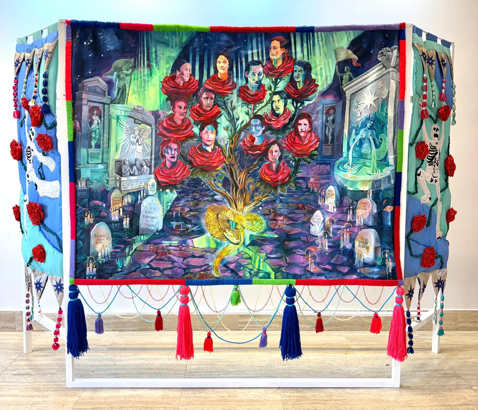 El Jardín de la Insurrección Óleo sobre lienzo-Bordado, tela, cuentas, lana e hilo con estructura de madera y hierro 200 x 290 cm.