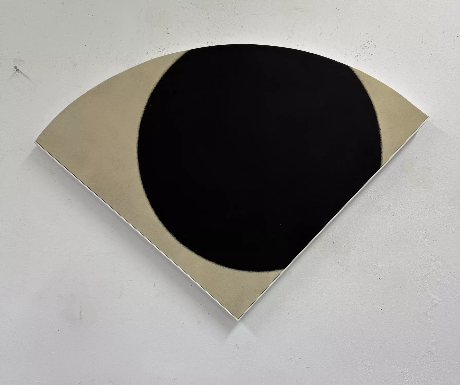 Días de acero y rosa III Técnica mixta sobre lienzo, madera y hierro 71 x 100 cm.
