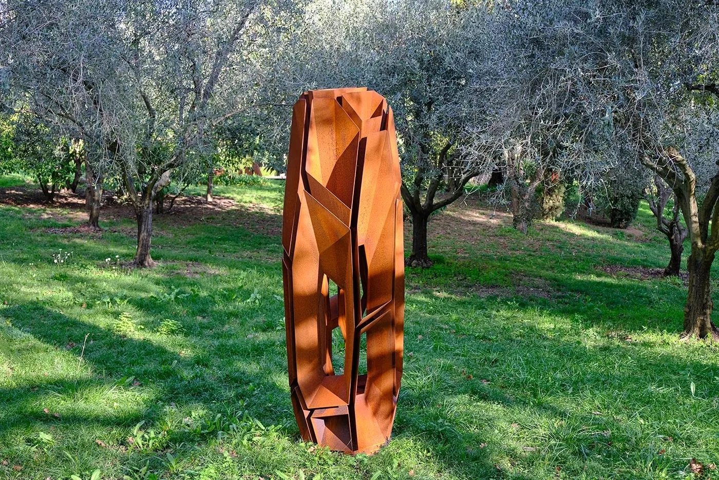 CraterStoneCell 217, 217 x 74 x 76 cm