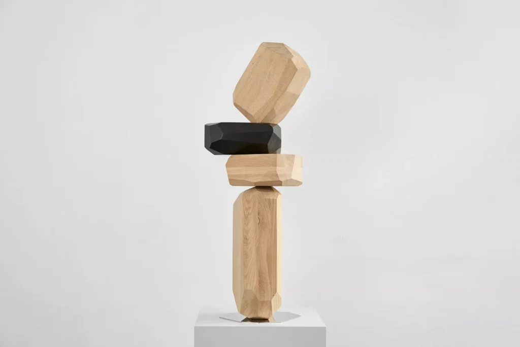 ariklevy_microrockformationwoodbronze88_2024_maderaderoblequemadoyfundiciondebroncepatinado_88x44x30cm.