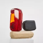 ariklevy_microrockformationwoodfireglass53_2025_vidrioplateadosobpladomaderaderobletratadaalfuefo_53x51.5x25cm