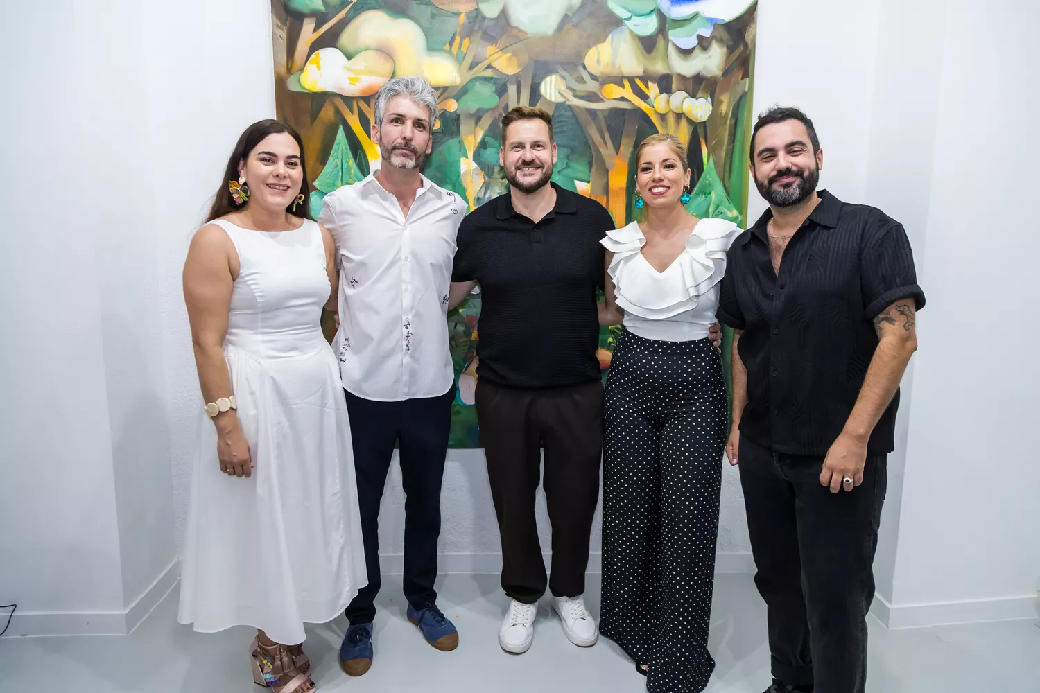 Ceña, Adonay Bermúdez y el equipo de Marquesa Gallery en la inauguración de El eco del otro