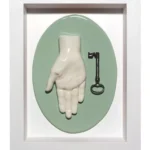 Breviario - Mano chiave Terracota, cerámica y madera 34 x 26 x 8 cm.